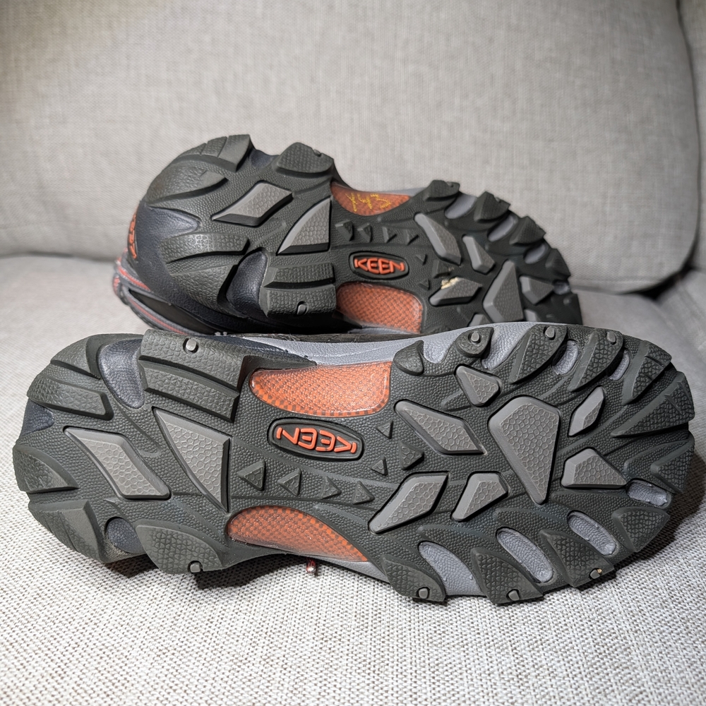 Keen Black and Red Hiking Shoes - Picture 5 of 6